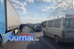 FOTO-VIDEO: Blocaj pe DN2, pentru 15 minute! Șoferii au tras pe dreapta pentru că vor autostrăzi