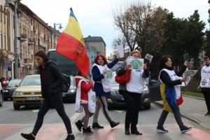 GALERIE FOTO: 15 martie. ora 15.00. 15 minute. Mureşenii s-au alăturat protestului naţional pentru autostrăzi