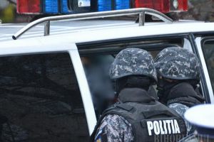 Şocant! Un bihorean şi-a ţinut nevasta moartă în curte până când... au tăbărât mascaţii peste el