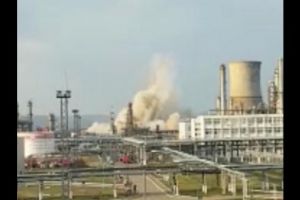 Lukoil a demolat azi un turn de racire. Vezi video cu implozia