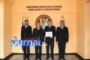 FOTO: Incendiul de la şcoala din Ivănceşti, de luna trecută, i-a adus titlul de “pompierul lunii februarie”