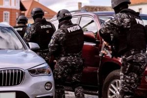 Noi percheziţii în Bihor, la persoane bănuite că vindeau ilegal tutun