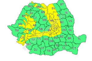 METEO: Weekend cu intensificări ale vântului. Cod Galben în zona montană