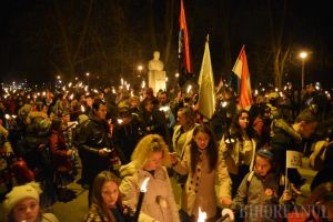 Puzderie de lume în centrul Oradiei, de Ziua Maghiarilor. Îmbrăcat în huszár, liderul UDMR, Szabó Ödön a acuzat că maghiarii sunt discriminaţi (FOTO/VIDEO)