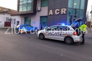 Accident rutier grav in Constanta. A intrat cu masina in cladirea ACR. Este implicat si un taxi