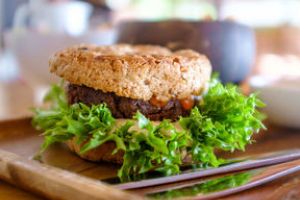 RETETA DE POST: Burger de post cu ciuperci