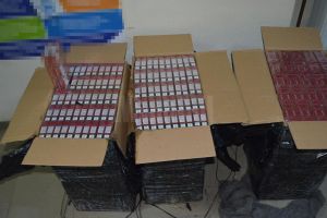 Ţigări ascunse în cutii de detergent şi în caroseria unui autoturism, descoperite la PTF Siret