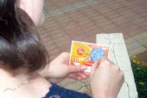 Un nou tip de înşelăciune în rândul persoanelor vârstnice. Loteria Română trage un semnal de alarmă