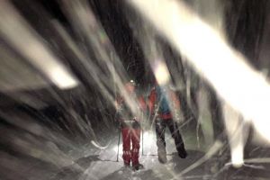 Aventură vecină cu moartea: Doi turişti unguri au petrecut noaptea în Munţii Bihorului, în frig şi vânt puternic, după ce s-au rătăcit