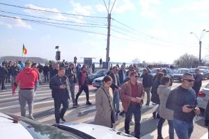 Protestul „România vrea autostrăzi” a provocat disensiuni între Dragnea şi Tăriceanu