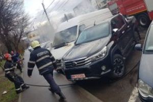 Baia Mare: O masina a luat foc langa Center