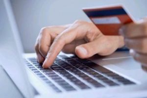 Atenţie la carduri! Românii care au cumpărat de pe acest magazin online au conturile vulnerabile. Anulaţi cardul pe care l-aţi folosit pentru cumpărături
