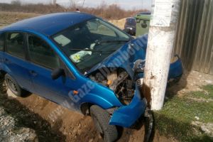 BREZOAELE – S-a izbit cu maşina de un stâlp, din cauza vitezei