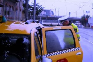 Taximetriştii din Capitală, amendaţi cu zeci mii de lei