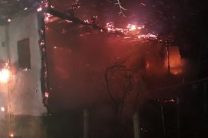 Incendiu in comuna Valea Mare din judetul Olt. A ars o casa nelocuita (galerie foto+video)