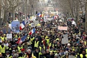 Violenţe în capitala Franţei. Veste Galbene au atacat în forţă. News alert