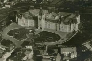 VIDEO DESI PARCURILE DIN IASI ARATA TOT MAI BINE,DIN NOU ESTE SCANDAL!Explicatiile primariei in privinta lucrarilor din fata Palatului