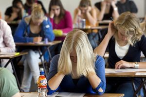 Liceenii hunedoreni simulează Bacalaureatul