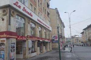 „La Strada”, locul unde găsiţi încălţăminte, marochinărie, geci, haine din piele, ...