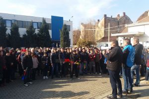 FOTO/VIDEO. A treia săptămână de grevă la Electrolux. Cont de solidaritate pentru protestatari