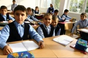 Notele şi absenţele elevilor, trecute într-un catalog online