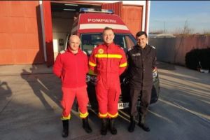 Salvatorii dau viaţă. Pompierii au moşit o tânără mamă, în maşină. Bebeluşul s-a născut perrfect