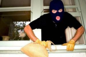 Banuit de comiterea unor furturi din locuinta, identificat de politistii din Tautii Magheraus