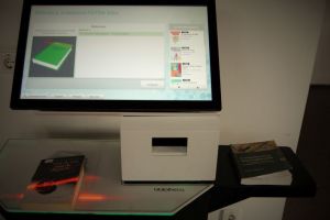 Premieră la Sibiu – Cărţile de la bibliotecă se împrumută cu ajutorul unui aparat