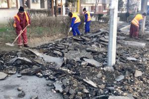 Constanta. Au fost reluate lucrarile de reabilitare a trotuarelor de pe bulevardul Tomis