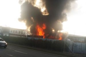 Incendiu de proporţii în Oradea, la o firmă din Parcul Industrial (FOTO / VIDEO)