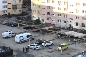 FOTO – Un copil a murit după ce a căzut pe geam de la etajul 4 în cartierul Ștrand