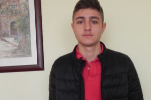 Un tânăr din judeţul Alba, elev şi fotbalist de nota zece: Se menţine în topul celor mai buni elevi şi doreşe să facă în continuare performanţă fotbalistică