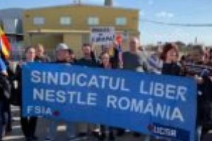 Angajaţii Nestle au protestat în faţa fabricii din Timişoara, nemulţumiţi de salariile compensatorii