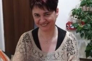 „Viaţa este imprevizibilă. Este un cadou pe care-l avem de undeva, pentru ca noi să facem ceva şi chiar dacă suferim de o boală cronică, trebuie să mergem mai departe!”  Interviu dr. Ghizela Todor – Simion, medic primar neurolog