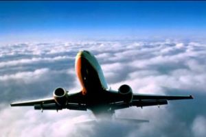 PANICĂ printre pasageri! Un avion plin cu români a intrat în PICAJ