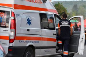 Accident la Ştefăneşti, un pasager rănit