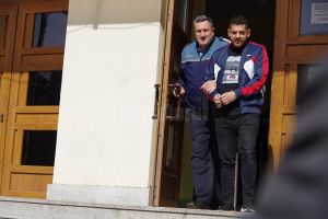 Suspecţii de furturi din casele oamenilor de afaceri suceveni rămân în spatele gratiilor