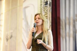 Premiul de Debut al editurii Polirom pentru volumul „Papa Nicolau şi alte povestiri foarte, ...