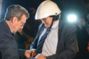 Explicaţiile puerile ale primarului Robu după ce a tăiat cablurile de Internet din centru: „Eu mă simt mult mai confortabil cu pixul în mână, decât cu ghilotina”