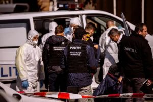 Percheziţii în Prahova la firme care ar fi produs şi distribuit în spitale substanţe dezinfectante diluate