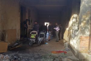 FOTO. Au luat cu asalt Aradul. Sătmăreni evacuaţi de Poliţia Locală, după ce au ocupat o clădire din oraş