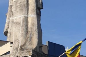 Monument „consolidat” cu… muşchi şi licheni