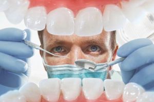 Tarifele la dentist te lasă gură… cască