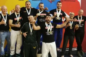 Duzină de medalii la prima competiţie majoră