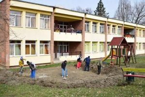 FOTO: Grădiniţa ”Rază de Soare” din Târgu-Mureş va avea parc nou de joacă!