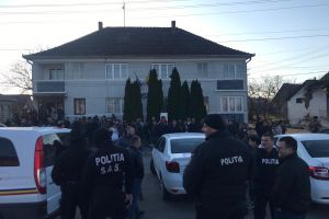 FOTO. Persoane legitimate şi maşini oprite în trafic, în Ardud. Acţiune de amploare a Poliţiei