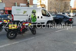 Imagini de la eveniment: Carambol rutier in zona Ciresica. Trei masini, implicate. Doua persoane au fost ranite (galerie foto)