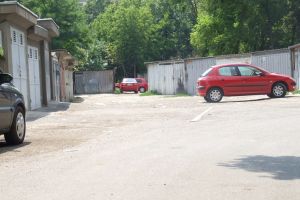 Garajele de la Tribunal, demolate după 16 ani în care aleşii PSD au tot mutat „supraetajata” prin oraş