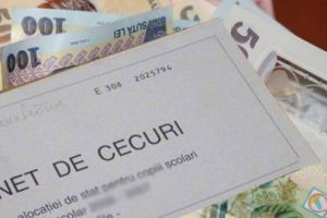 „Alba-neagra” cu alocaţiile s-a încheiat. De luna viitoare, copiii vor primi mai mulţi bani