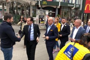 Ludovic Orban a scos candidaţii PNL să ia pulsul străzii. Apariţie surpriză în centrul Capitalei